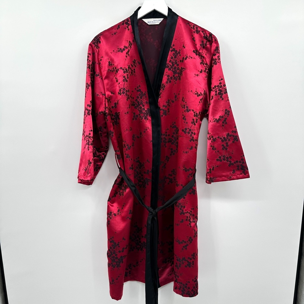 Oriental Kimono Size S M Red Black Embossed Satin Belted Taiwan Romantic Glamour